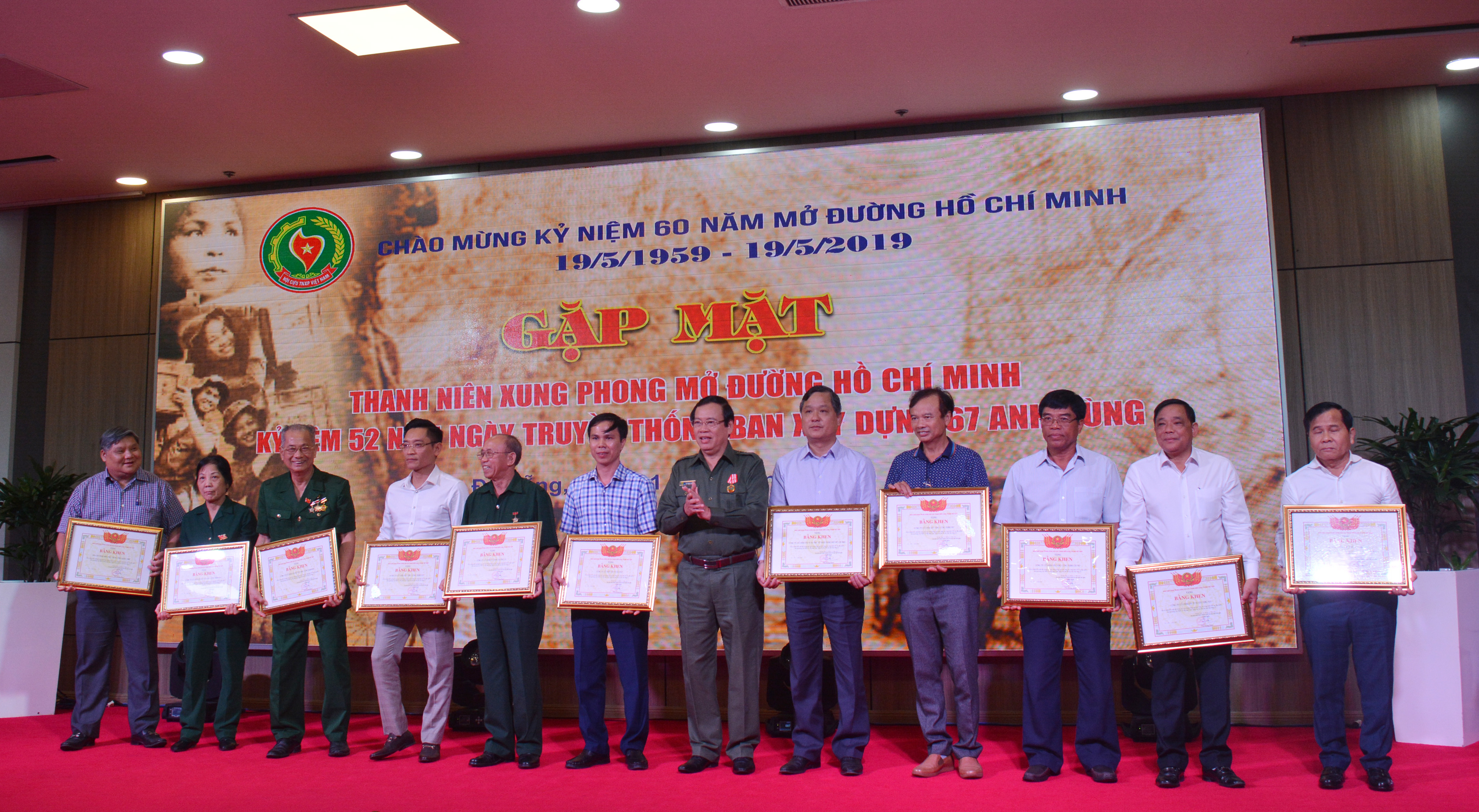 Gặp mặt thanh niên xung phong mở đường Hồ Chí Minh